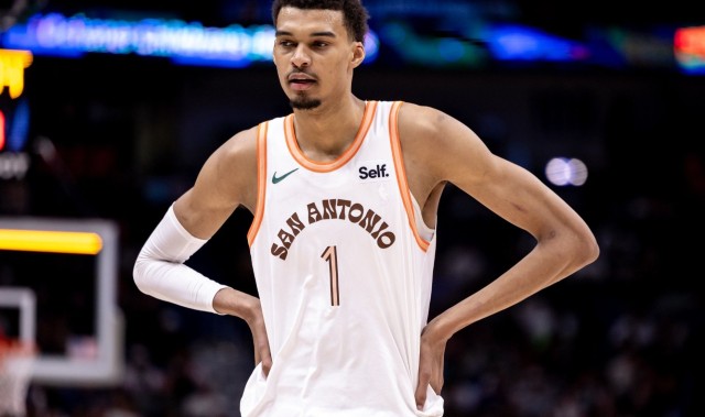 ESPN预测新赛季：马刺和老鹰有望强势反弹，雄鹿湖人存隐患