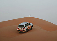 河北五超·微视频丨赛场上渴望胜利的具象化！沧州队球员休整时眼神坚毅紧盯比分